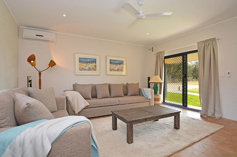 JE Guesthouse, Central To All The Hunter Valley Has To Offer - Broome Tourism 1