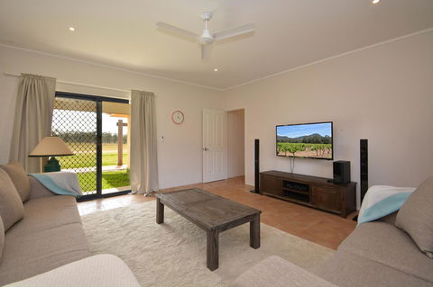 JE Guesthouse, Central To All The Hunter Valley Has To Offer - Broome Tourism 4