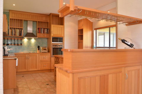 JE Guesthouse, Central To All The Hunter Valley Has To Offer - Broome Tourism 11