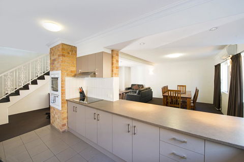 Wollongbar Motel - Broome Tourism 24