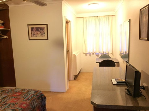 Cooma Motor Lodge Motel - Broome Tourism 23