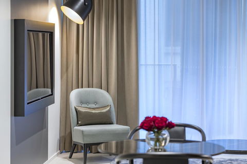 SKYE Suites Sydney - Broome Tourism 11