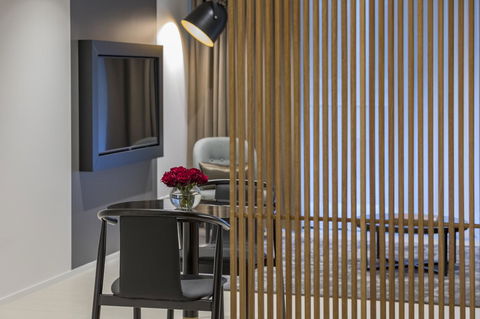 SKYE Suites Sydney - Broome Tourism 28