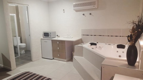 Coastal Bay Motel - Broome Tourism 40
