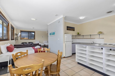 Coastal Bay Motel - Broome Tourism 9