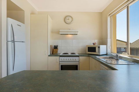 Baywatch Apartments Merimbula - Broome Tourism 18