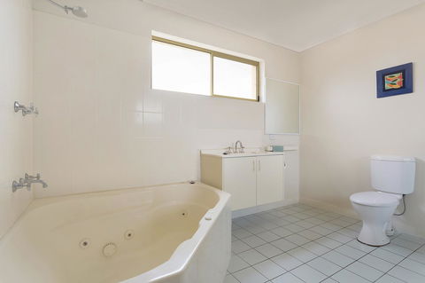 Baywatch Apartments Merimbula - Broome Tourism 15