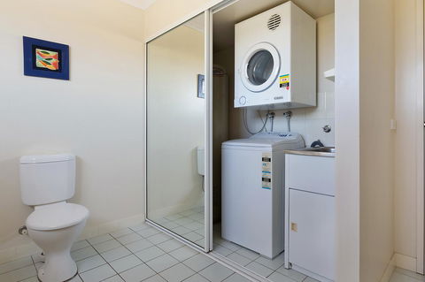 Baywatch Apartments Merimbula - Broome Tourism 17