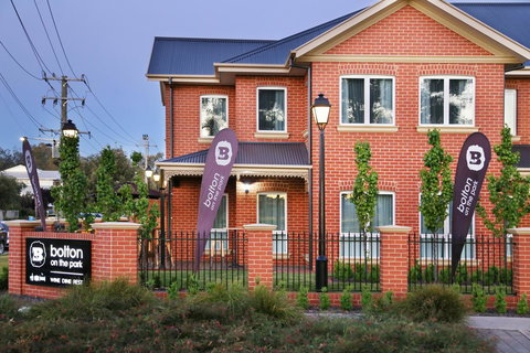 Best Western Plus Bolton On The Park - Broome Tourism 1