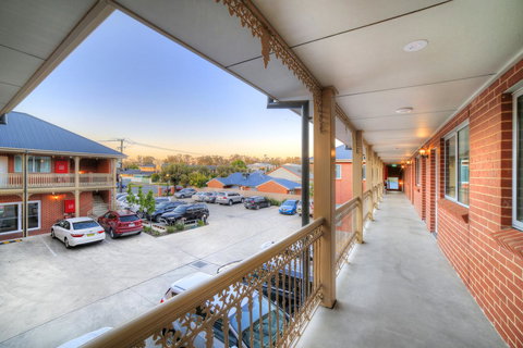 Best Western Plus Bolton On The Park - Broome Tourism 23