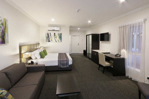 Best Western Plus Bolton On The Park - Broome Tourism 5