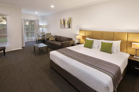 Best Western Plus Bolton On The Park - Broome Tourism 6