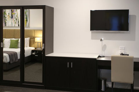 Best Western Plus Bolton On The Park - Broome Tourism 13