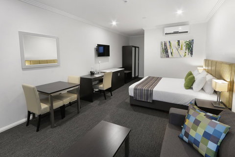 Best Western Plus Bolton On The Park - Broome Tourism 8