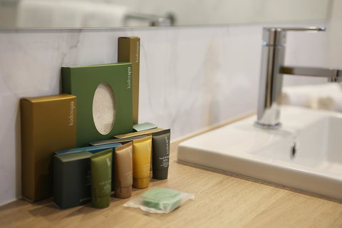 Best Western Plus Bolton On The Park - Broome Tourism 11