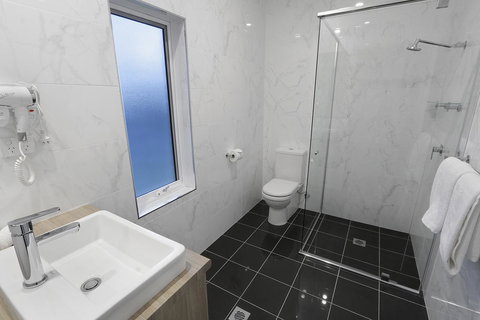 Best Western Plus Bolton On The Park - Broome Tourism 27