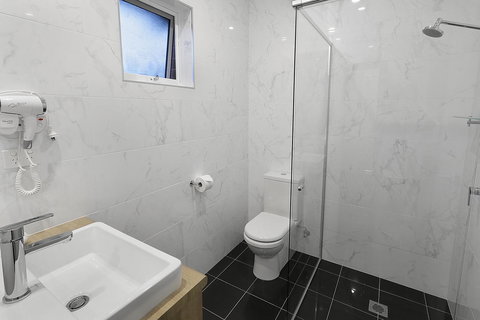 Best Western Plus Bolton On The Park - Broome Tourism 26