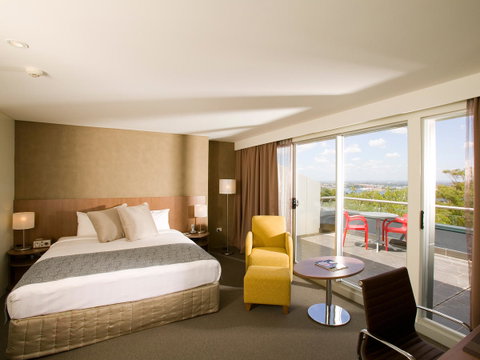 Hotel Urban St Leonards - Broome Tourism 7