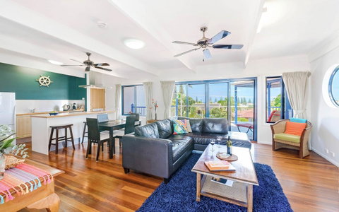 Coast Yamba - Adults Only - Broome Tourism 7