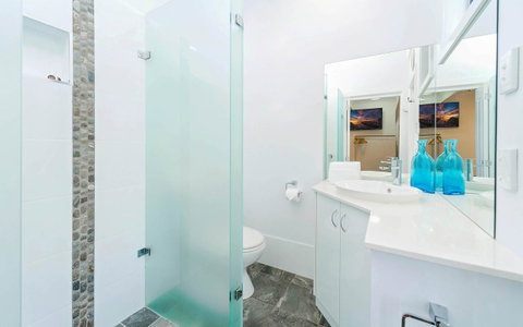 Coast Yamba - Adults Only - Broome Tourism 9