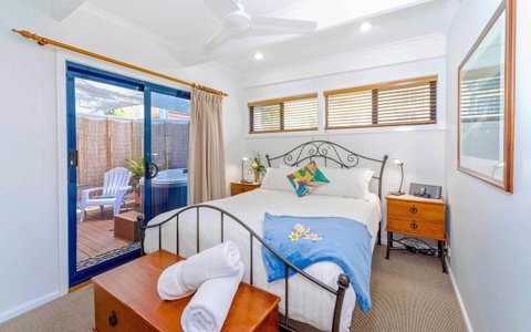 Coast Yamba - Adults Only - Broome Tourism 14