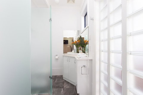 Coast Yamba - Adults Only - Broome Tourism 6