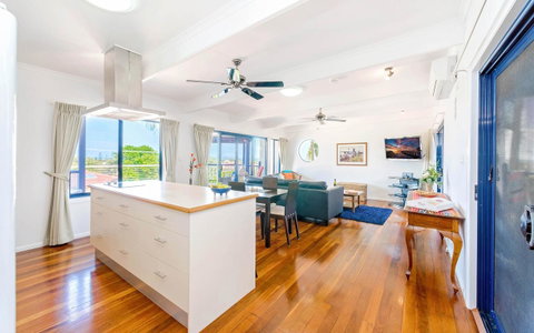 Coast Yamba - Adults Only - Broome Tourism 10