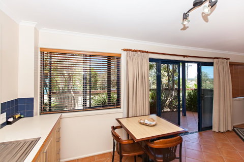 Coast Yamba - Adults Only - Broome Tourism 32