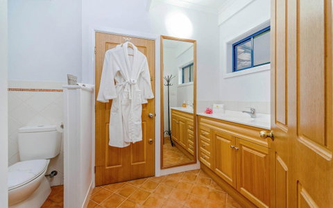Coast Yamba - Adults Only - Broome Tourism 20