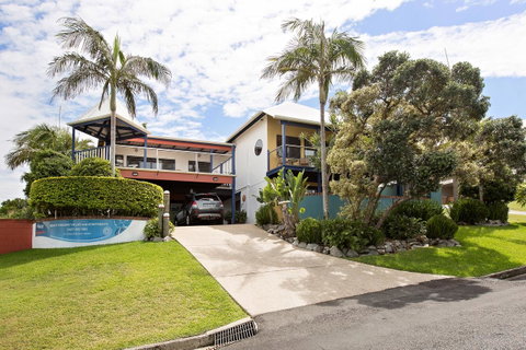Coast Yamba - Adults Only - Broome Tourism 27