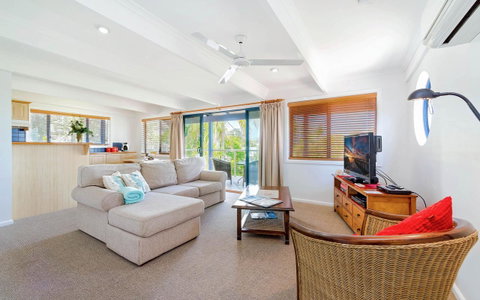 Coast Yamba - Adults Only - Broome Tourism 22