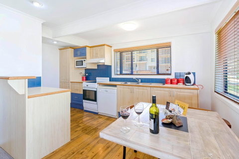 Coast Yamba - Adults Only - Broome Tourism 8