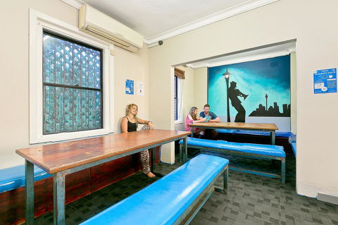 Mad Monkey Downtown - Broome Tourism 7