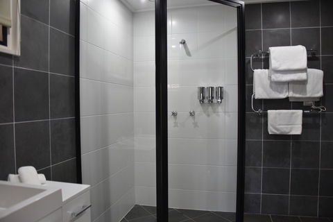 Pure Chalet Thredbo - Broome Tourism 4