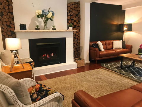 Bowral Escape - Broome Tourism 15