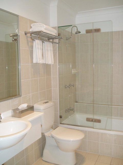 Carlyle Suites & Apartments - Broome Tourism 22