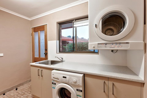 Hume Country Motor Inn - Broome Tourism 27