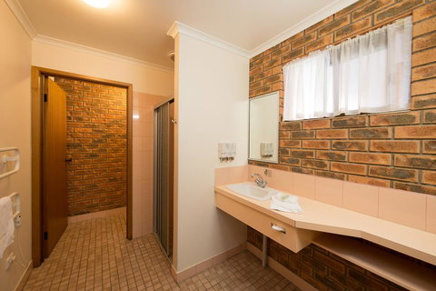 Hume Country Motor Inn - Broome Tourism 28