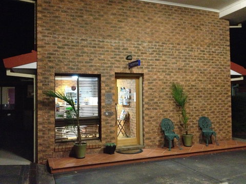 Hume Country Motor Inn - Broome Tourism 21