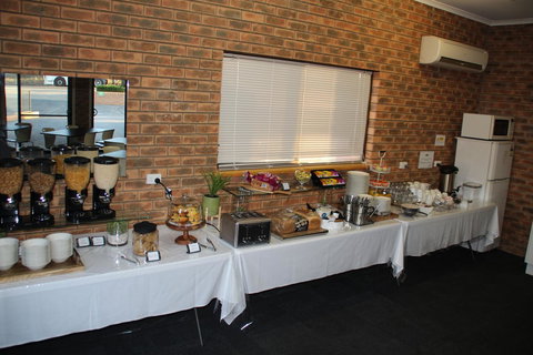 Hume Country Motor Inn - Broome Tourism 7