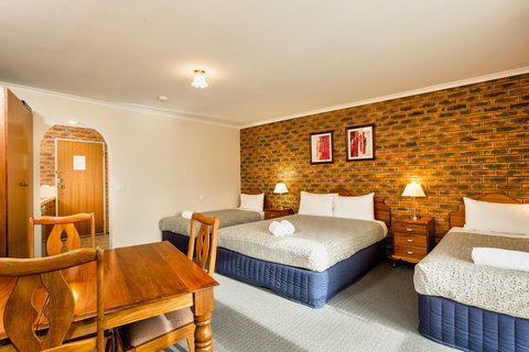 Hume Country Motor Inn - Broome Tourism 5