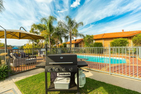 Hume Country Motor Inn - Broome Tourism 2