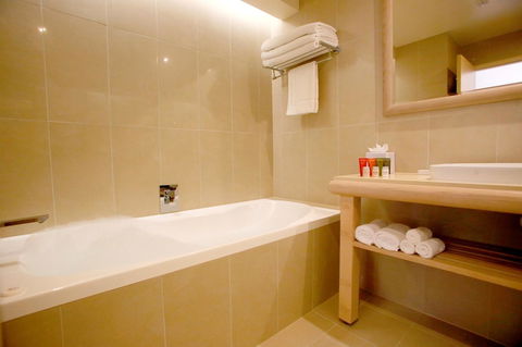 Crowne Plaza Alice Springs Lasseters, An IHG Hotel - Broome Tourism 30