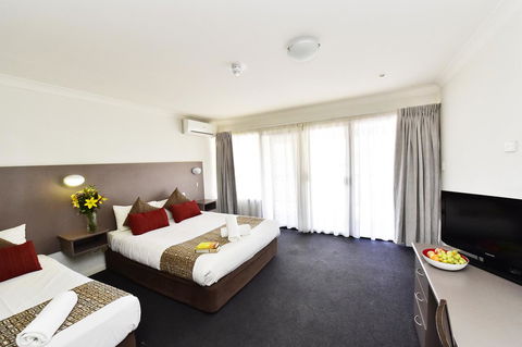 Diplomat Hotel Alice Springs - Broome Tourism 11