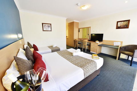 Diplomat Hotel Alice Springs - Broome Tourism 13