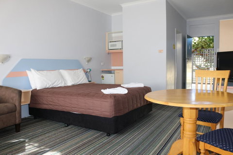 Golden Sands Motor Inn - Broome Tourism 24