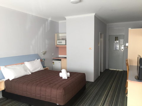Golden Sands Motor Inn - Broome Tourism 8