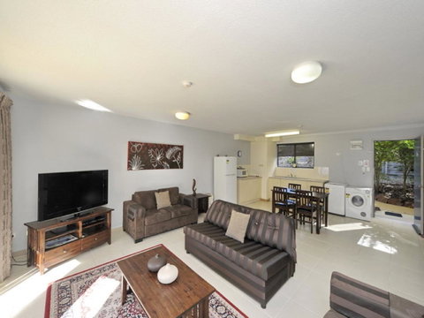 Nelson Bay Breeze - Broome Tourism 9