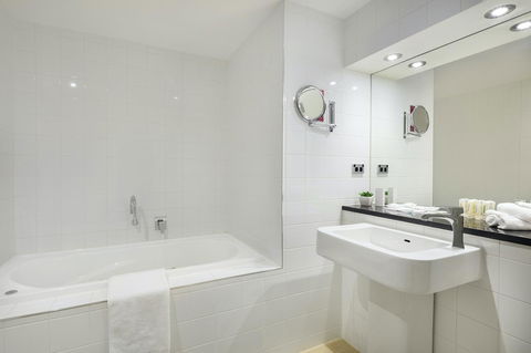 Crowne Plaza Canberra, An IHG Hotel - Broome Tourism 28