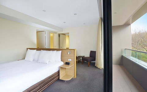 Crowne Plaza Canberra, An IHG Hotel - Broome Tourism 13